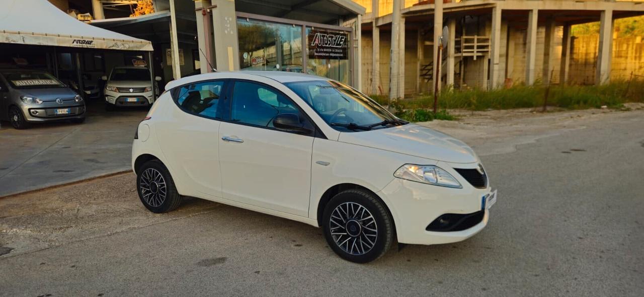 Lancia Ypsilon 1.2 69CV Platinum