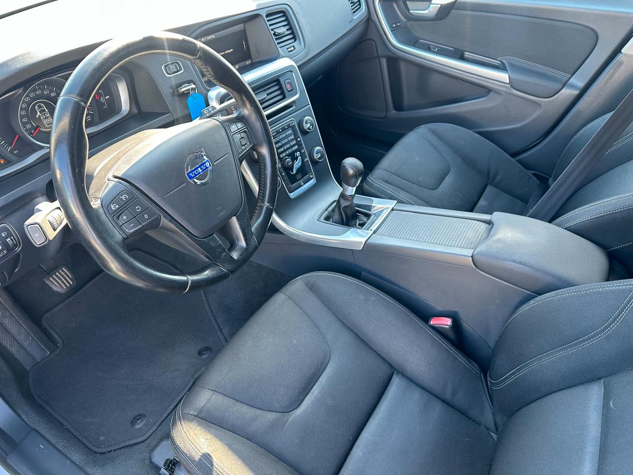 Volvo V60 1.6*D2*MOMENTUM*NAVI*KEY*BLUETOOTH*LED*