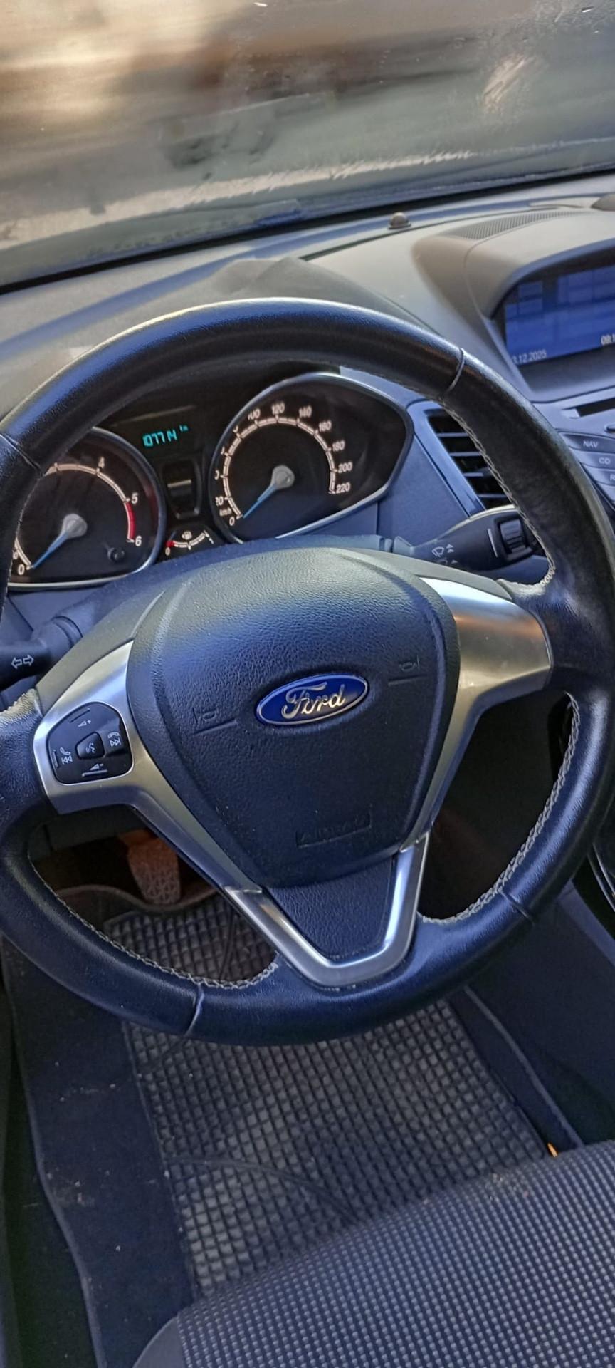 Ford Fiesta 1.5 TDCi 75CV 5 porte Titanium incidentata