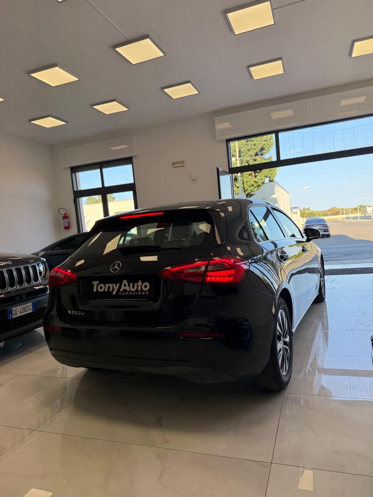 Mercedes-benz A 180 NAVI,TELECAMERA,APPLE CARPLAY,INTERNI PARZIALI IN PELLE,SCHERMO INTERAMENTE DIGITALE