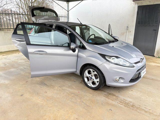 FORD Fiesta 1.4 TDCi 70CV 5 porte Titanium OK NEOPATENTATI