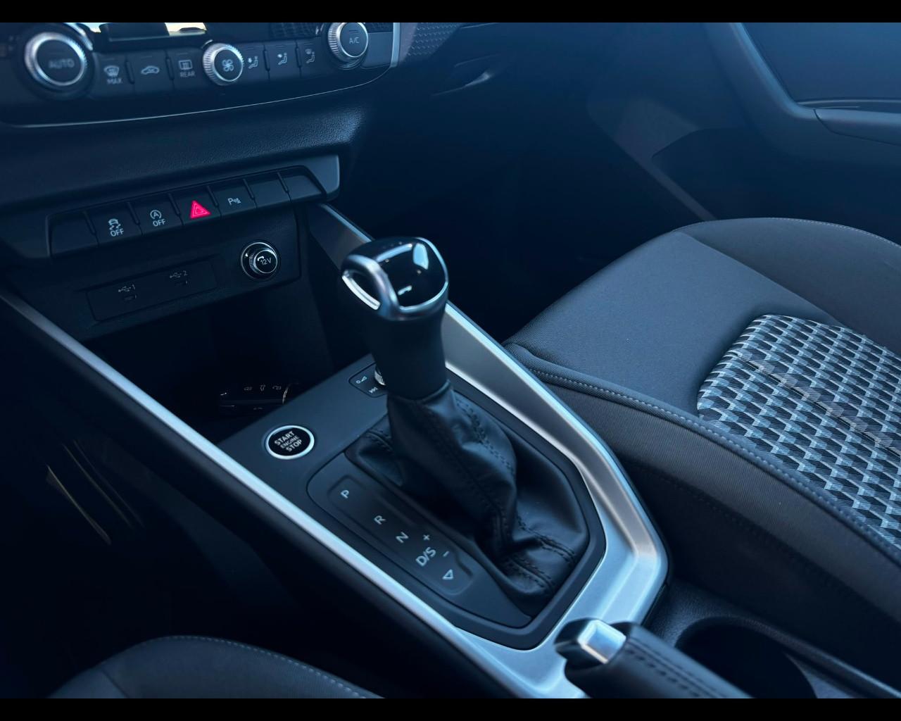 AUDI A1 SPORTBACK 30 TFSI S-TRONIC S-LINE EDITION