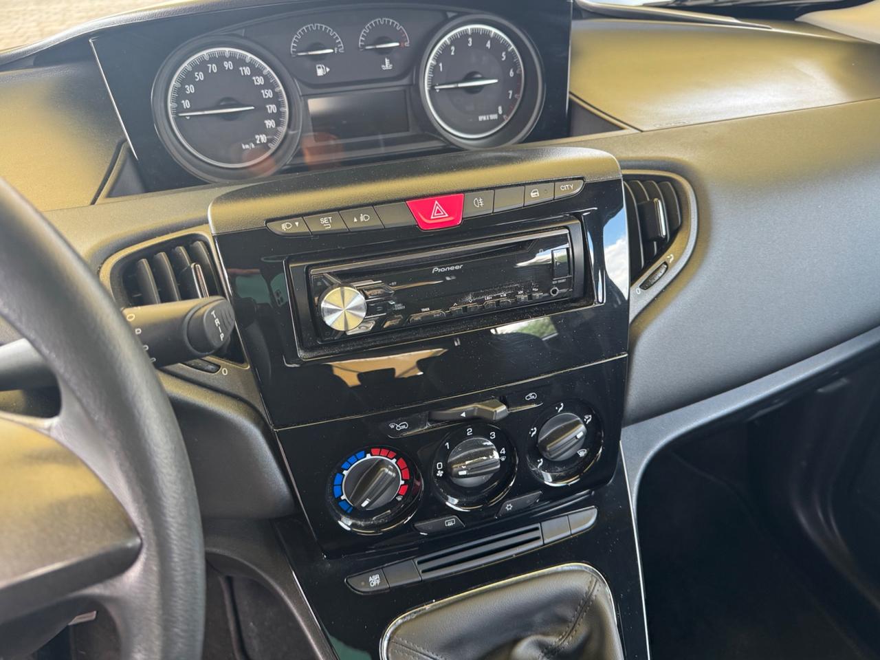 Lancia Ypsilon 1.2 69 CV 5 porte Gold