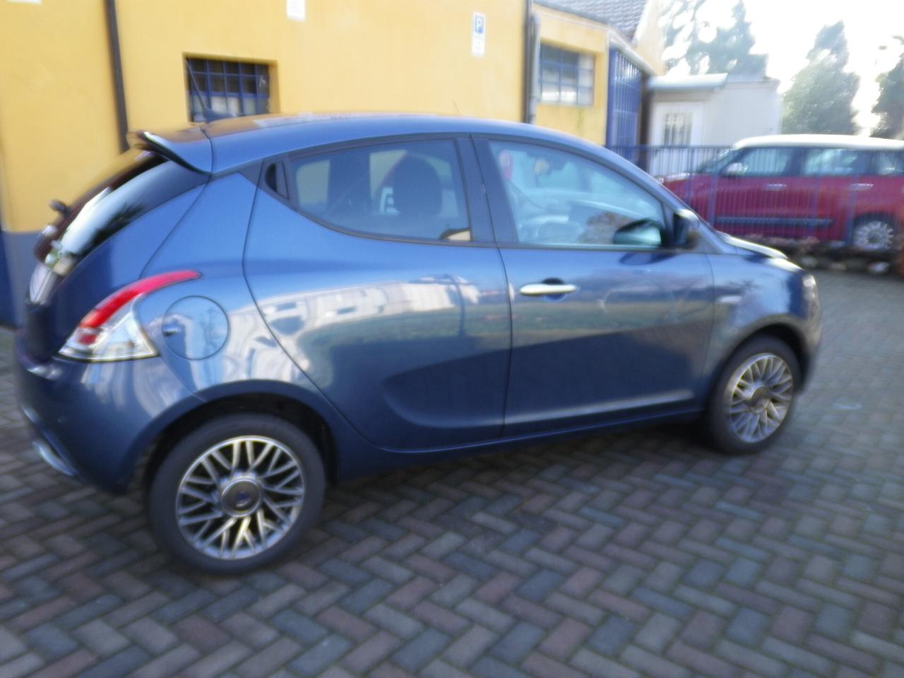 Lancia Ypsilon 1.0 FireFly 5 porte S&S Hybryd Gold - KM 1.800 !!! PARI AL NUOVO