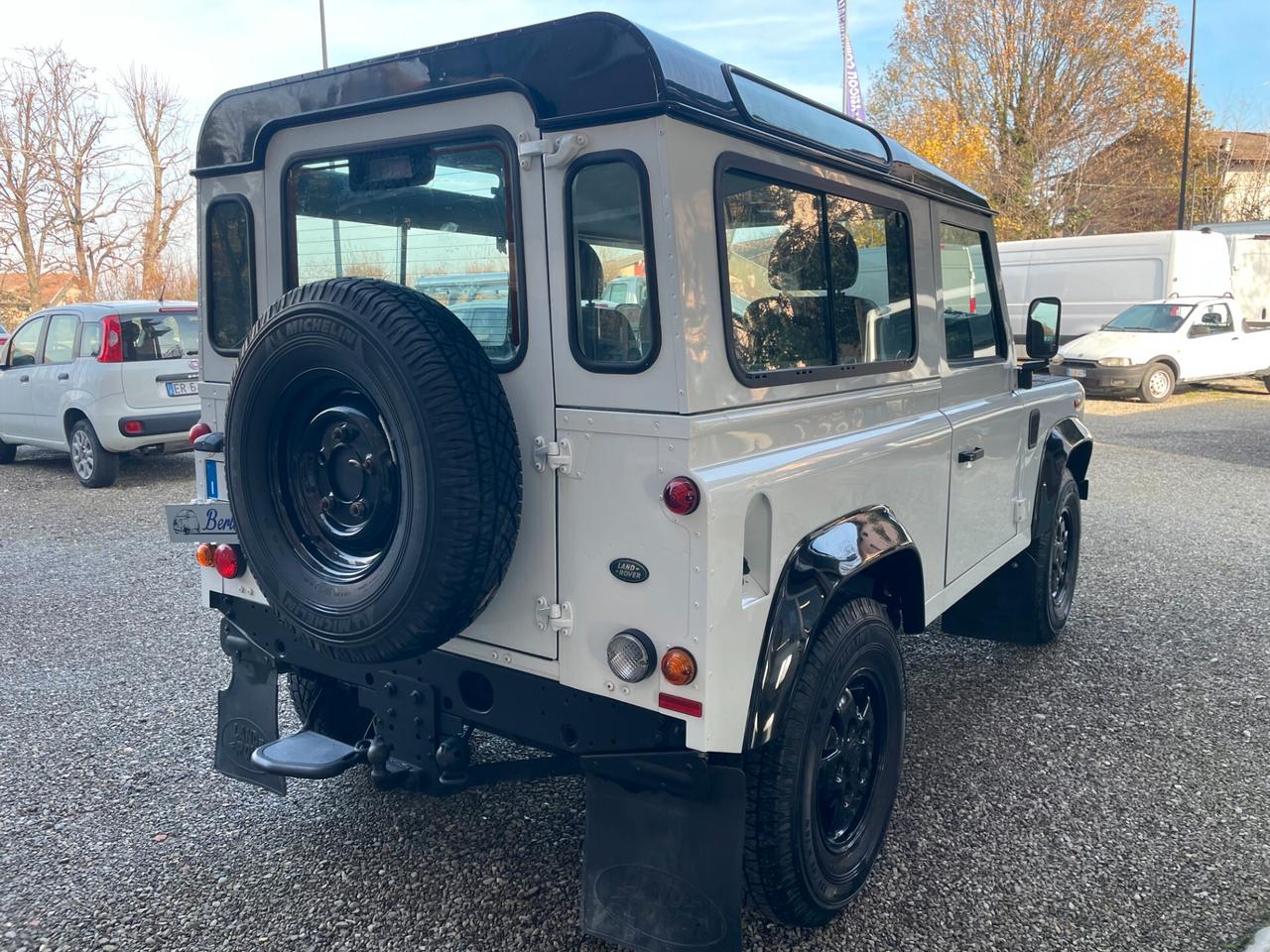 Land Rover Defender 90 2.2 TD4 Station Wagon N1