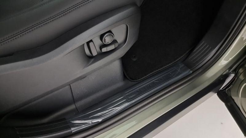 Land Rover Defender 110 3.0D I6 200 CV AWD Auto X-Dynamic SE