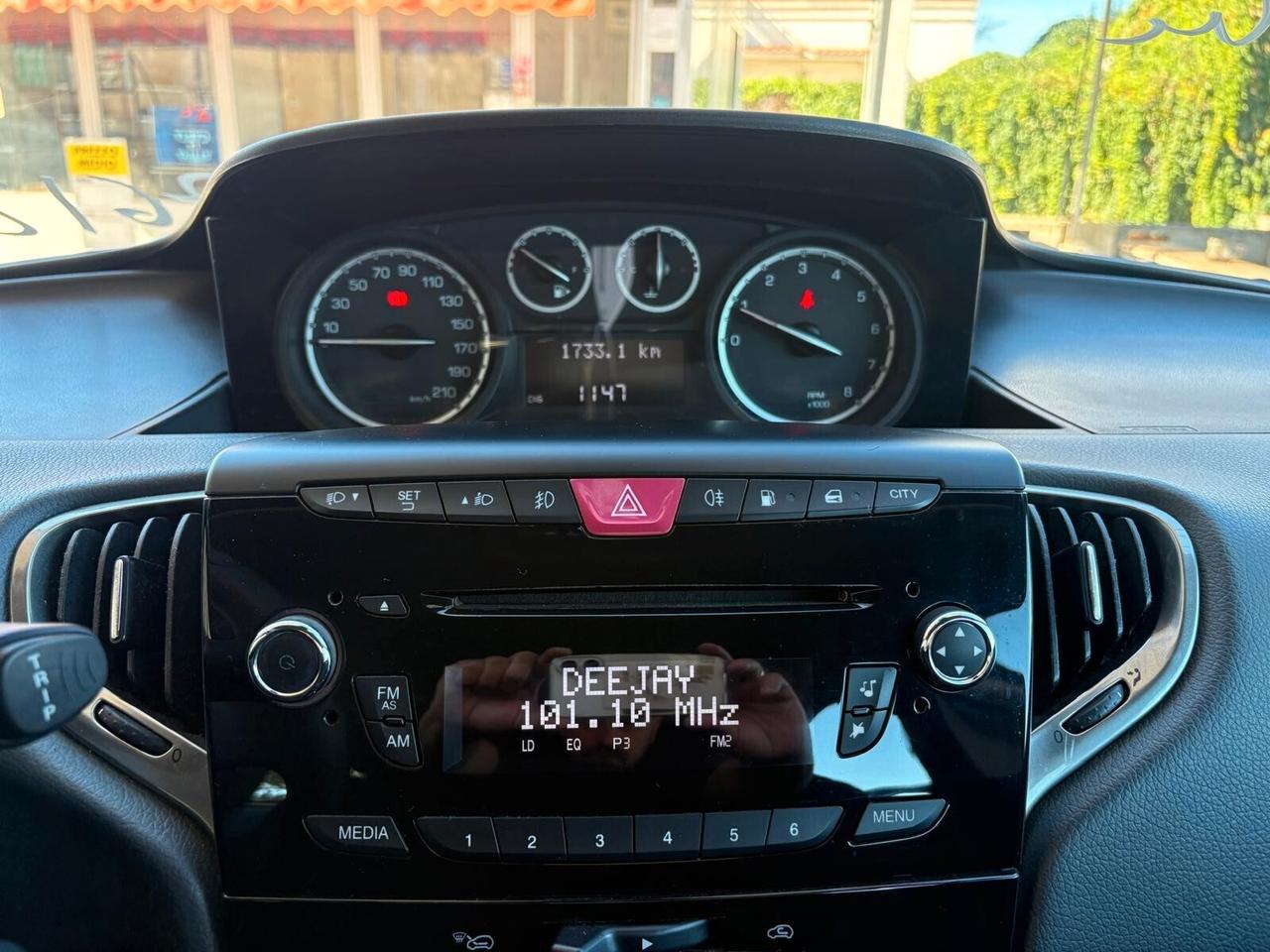 Lancia Ypsilon 0.9 TwinAir 85 CV 5 porte Metano Ecochic Elle