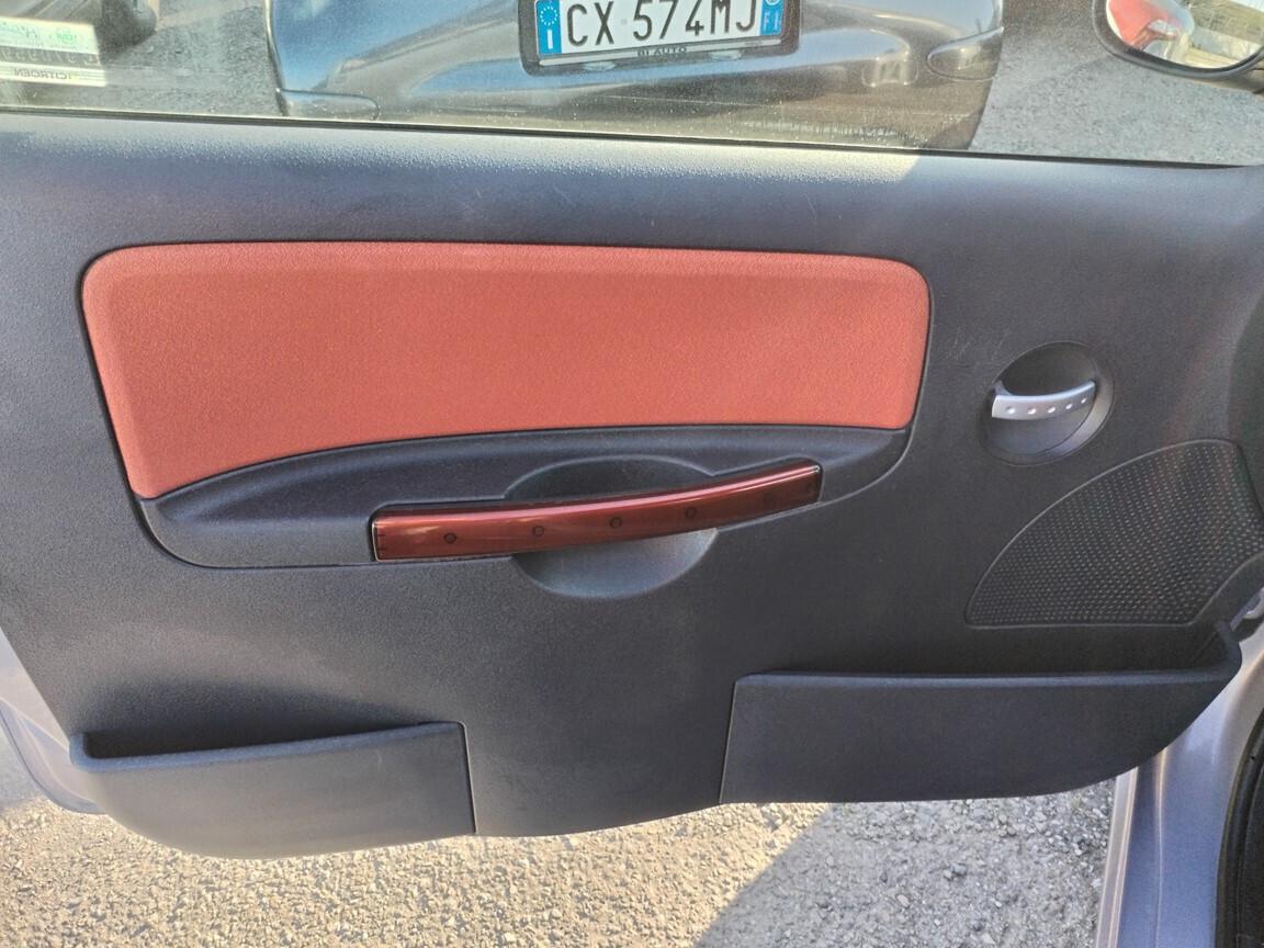 Citroen C2 1.1 Elegance 103000KM ANNO 2004 MANUTENZIONI FATTE