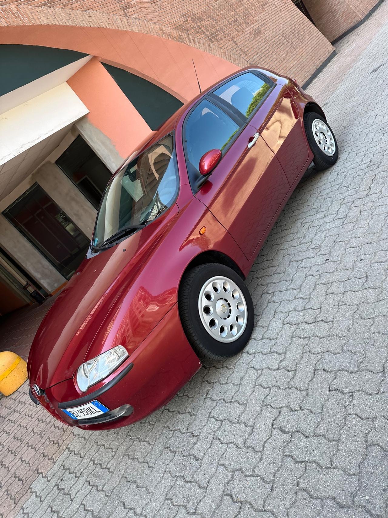 Alfa Romeo 147 1.6i 16V Twin Spark cat 5p. Distinctive