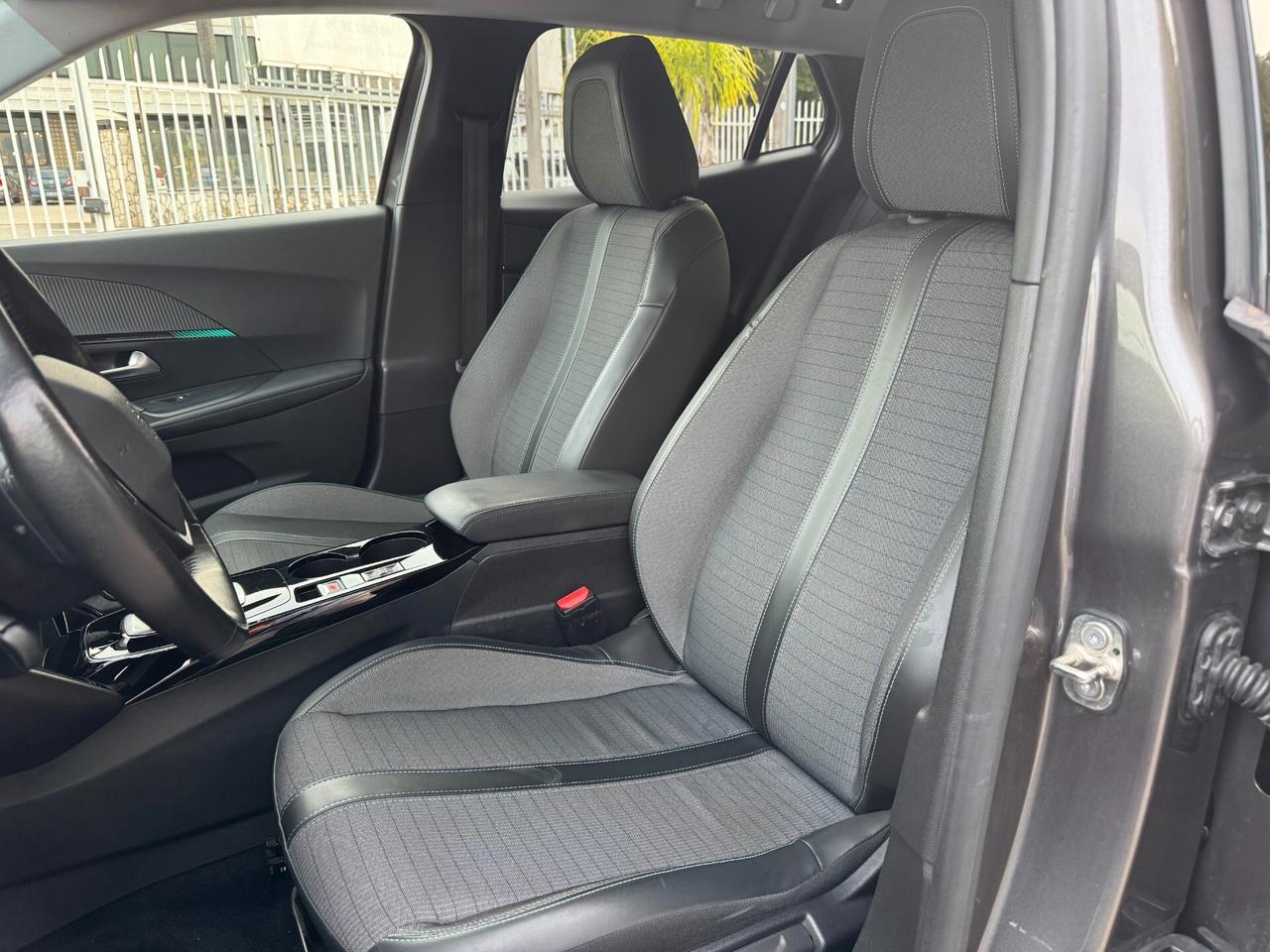 Peugeot 2008 BlueHDi 130 S&S EAT8 Allure Pack 2021