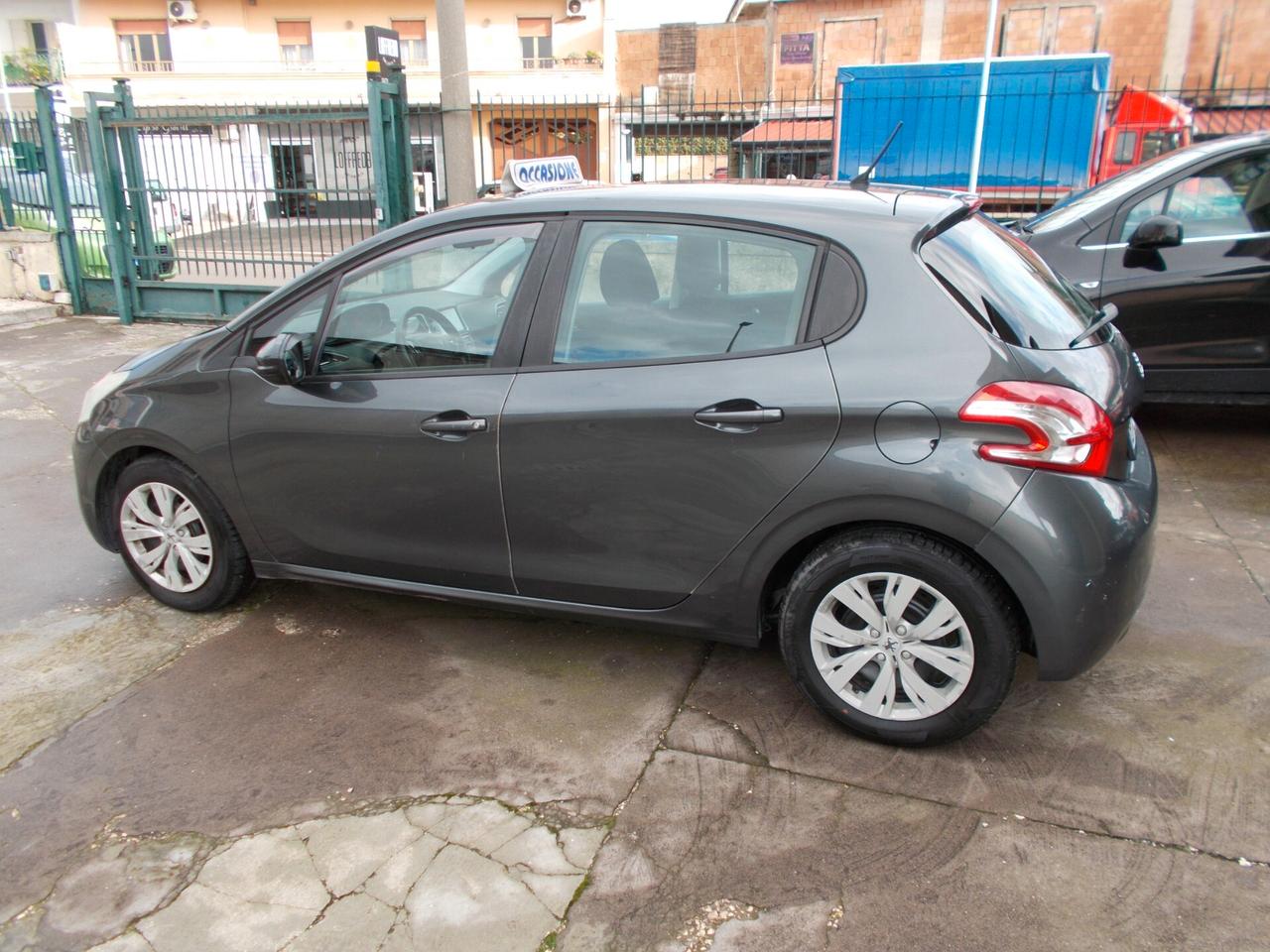 Peugeot 208 1.4 HDi 68 CV 5 porte Allure