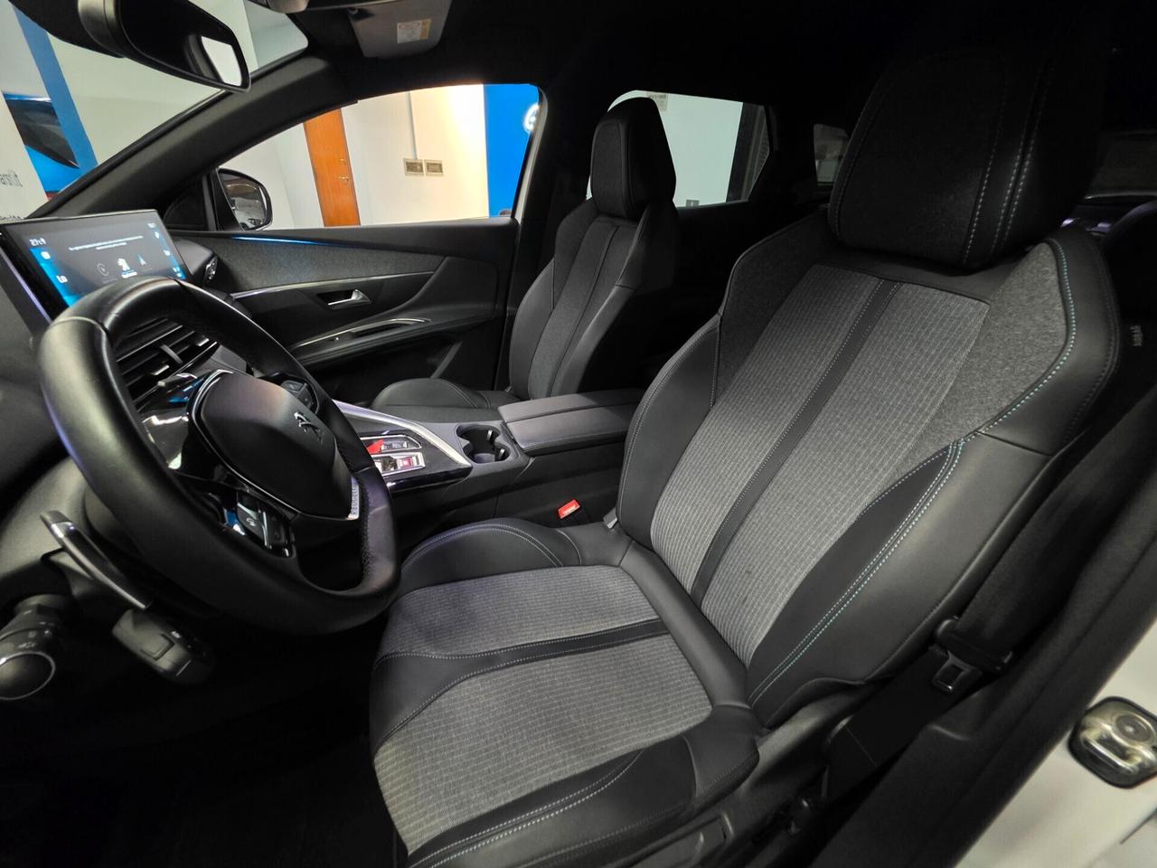 Peugeot 3008 1.5hdi 2023 EAT8 Allure