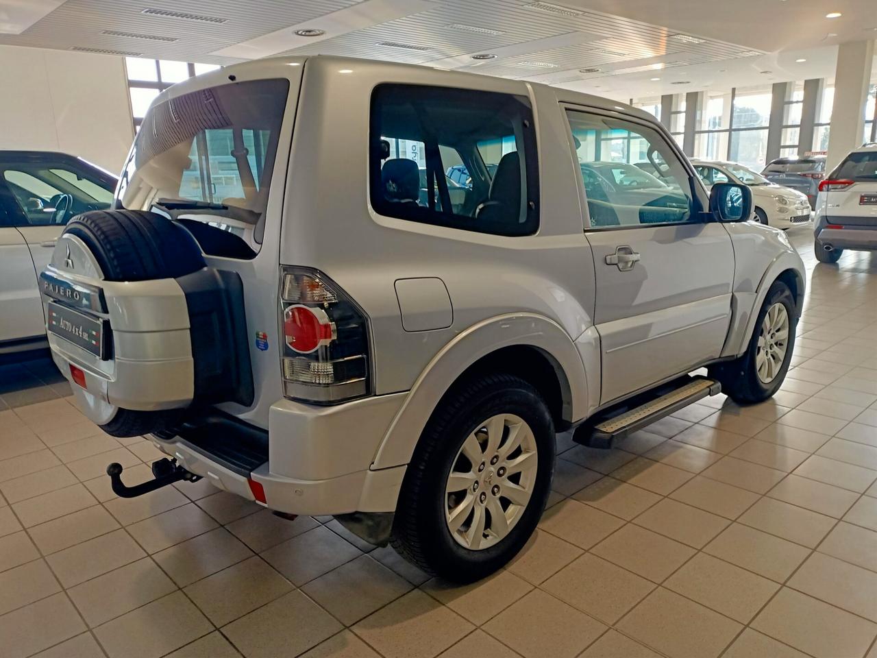 Mitsubishi Pajero Pajero 3.2 cr Instyle 200cv 3p auto*