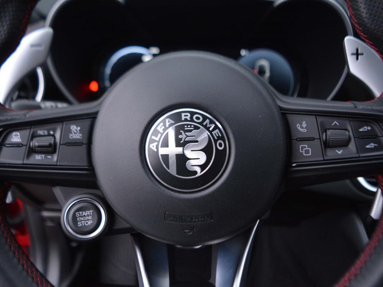 Alfa Romeo Giulia 2.0 turbo 280cv competizione q4 at8