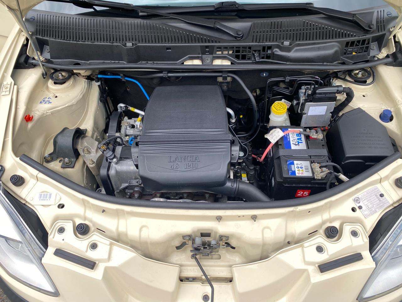 Lancia Ypsilon 1.2 Benzina Argento NEOPATENTATI
