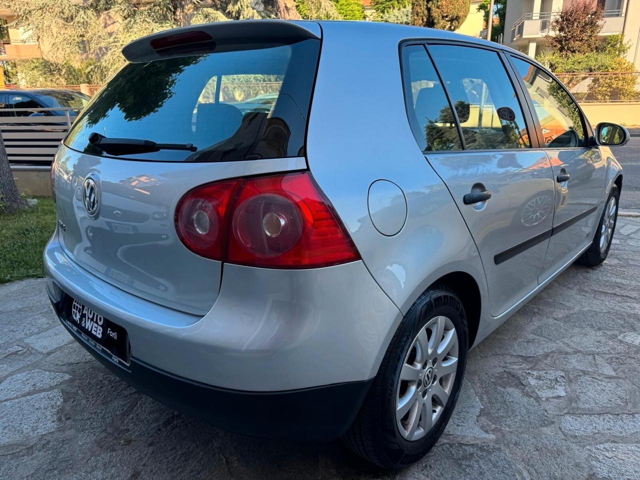 VW GOLF 1.6 16V FSI 5p. NEOPATENTATI