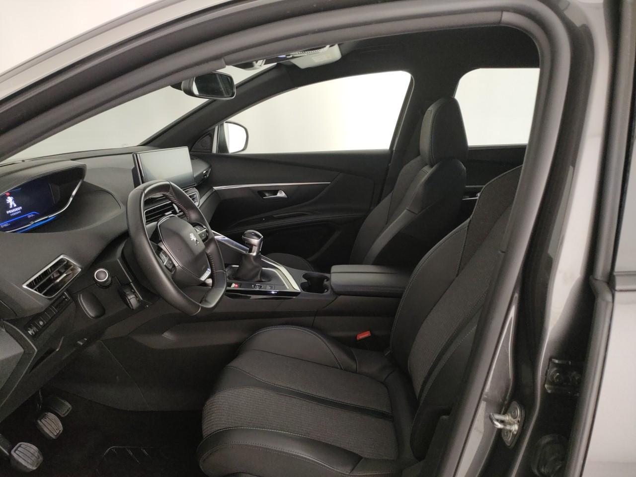 PEUGEOT 5008 1.2 puretech t Allure Pack 130cv (7 Posti)