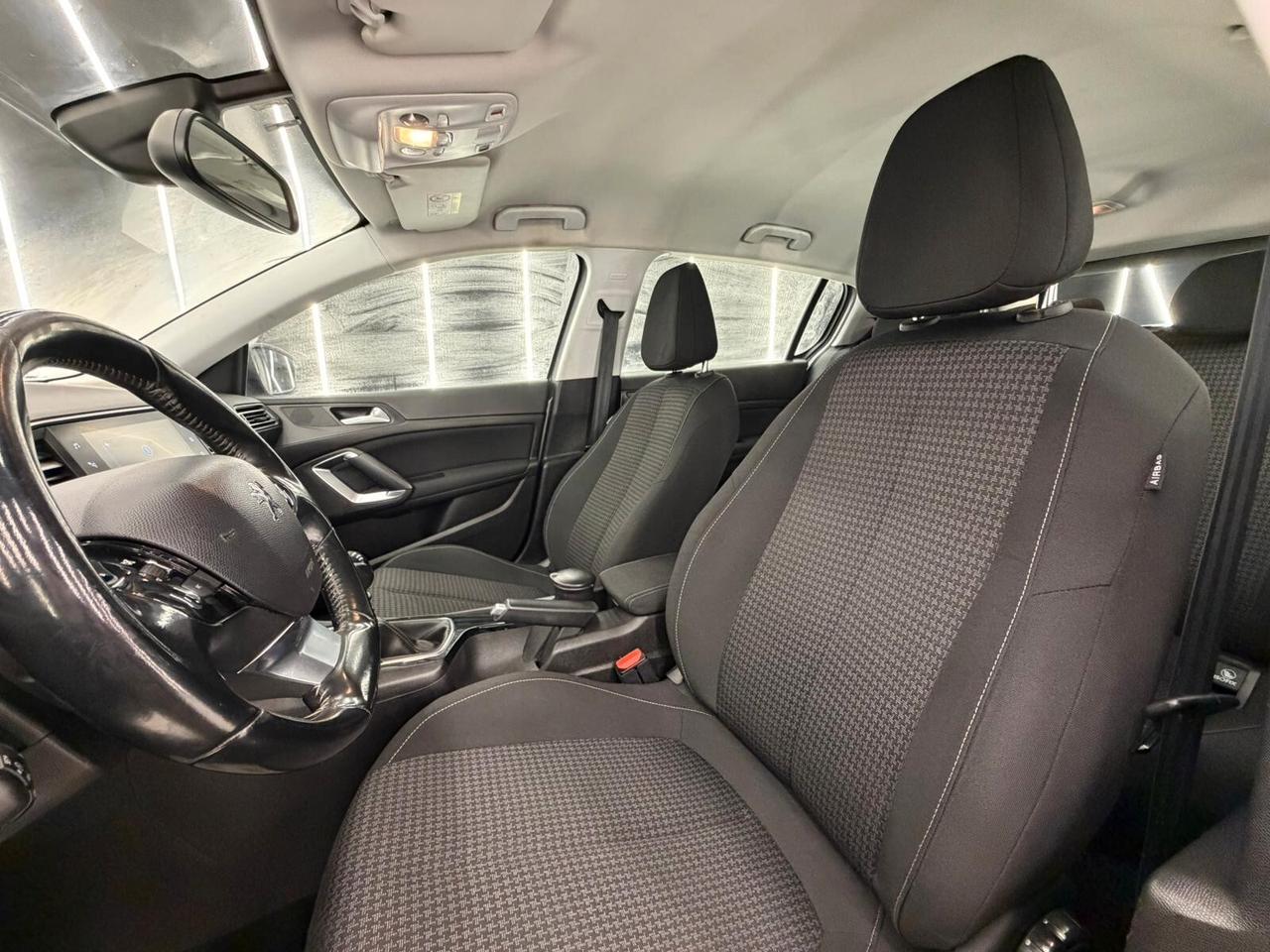 Peugeot 308 5P-1.5HDI-FULL OPTIONAL-KM CERTI-12 M GAR-PERMUTE