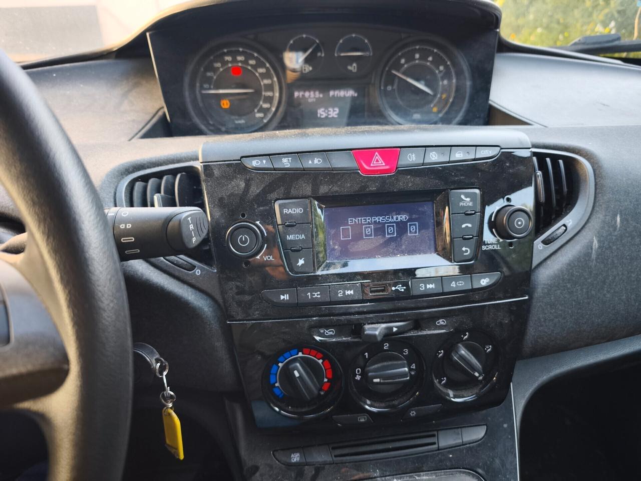 Lancia Ypsilon 1.0 Hybrid INCIDENTATA