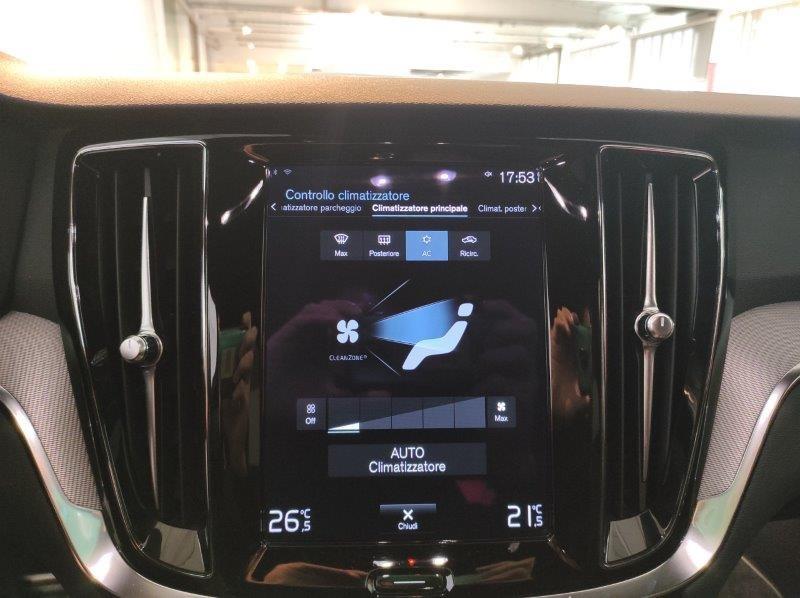 VOLVO V60 (2018-->) - V60 B4 (d) Geartronic R-Design