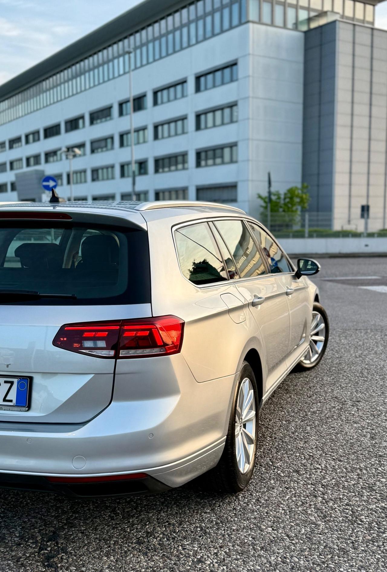 Volkswagen Passat Variant 1.6 TDI SCR DSG Business BMT