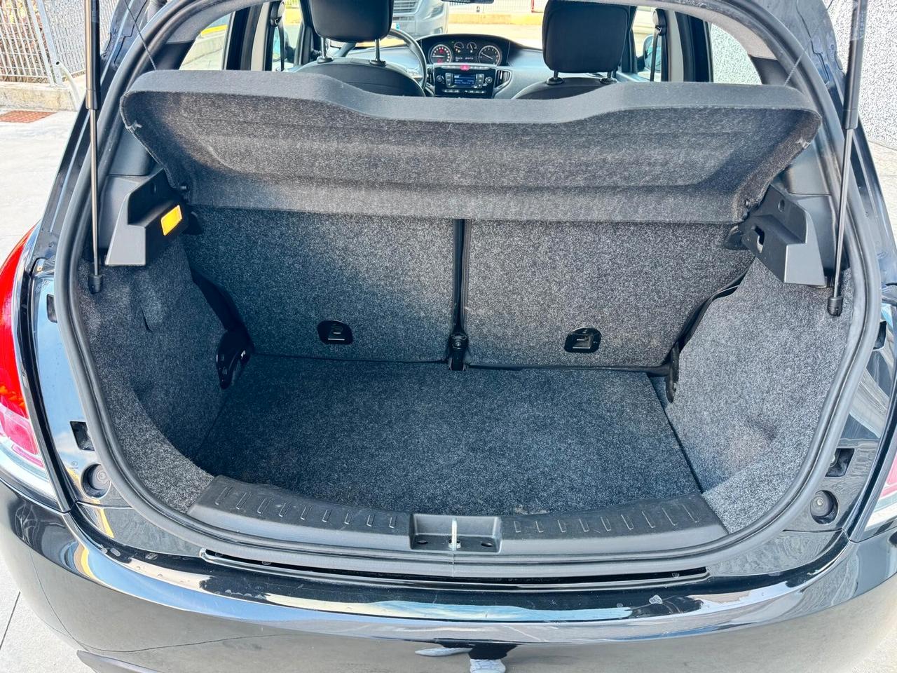 Ypsilon 1.0 FireFly 5 porte S&S Hybrid Silver