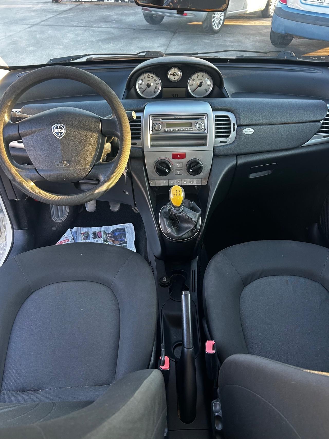 Lancia Ypsilon 1.2 69 CV Unyca