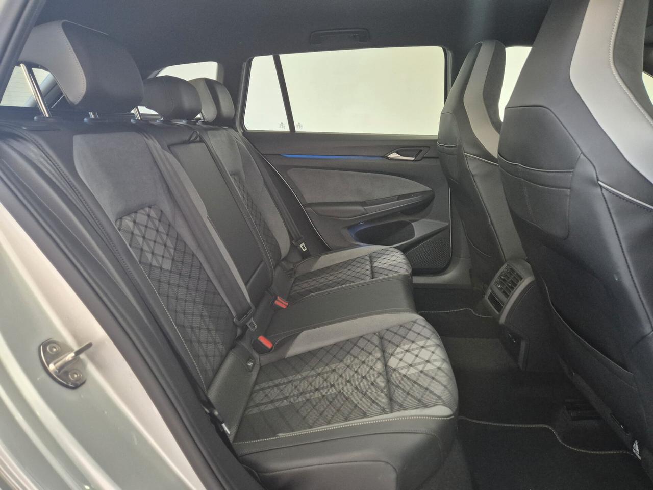 VOLKSWAGEN Golf Variant 2.0 TDI 150 CV DSG R-Line