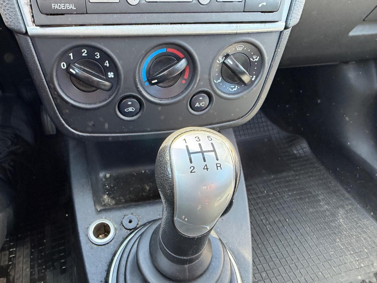 FORD FIESTA 1.4 BENZINA EURO4 80.000KM COMERCIANTI