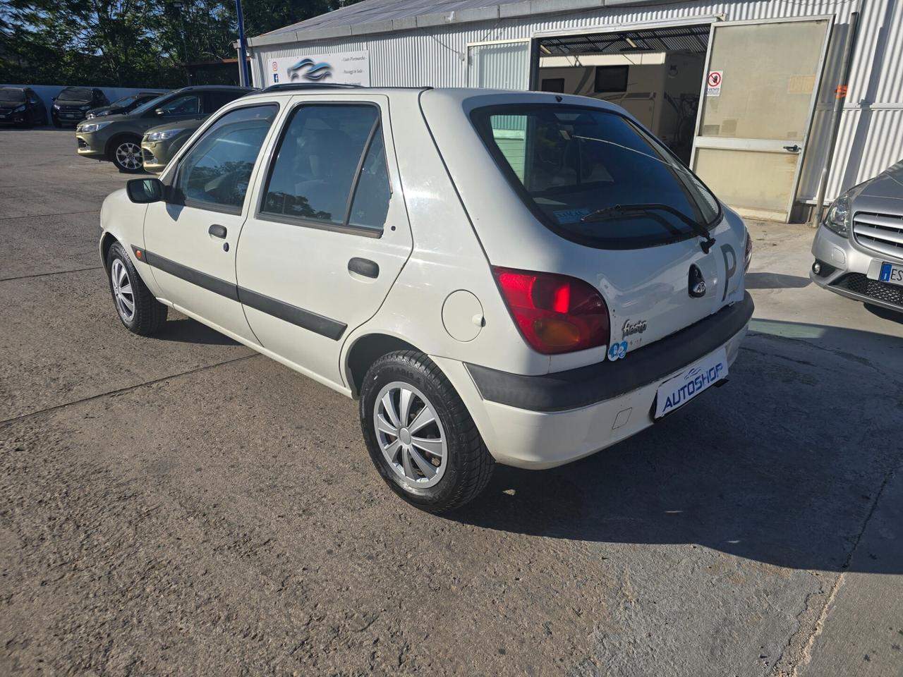 Ford Fiesta 1.4i 16V cat 5 porte Ghia