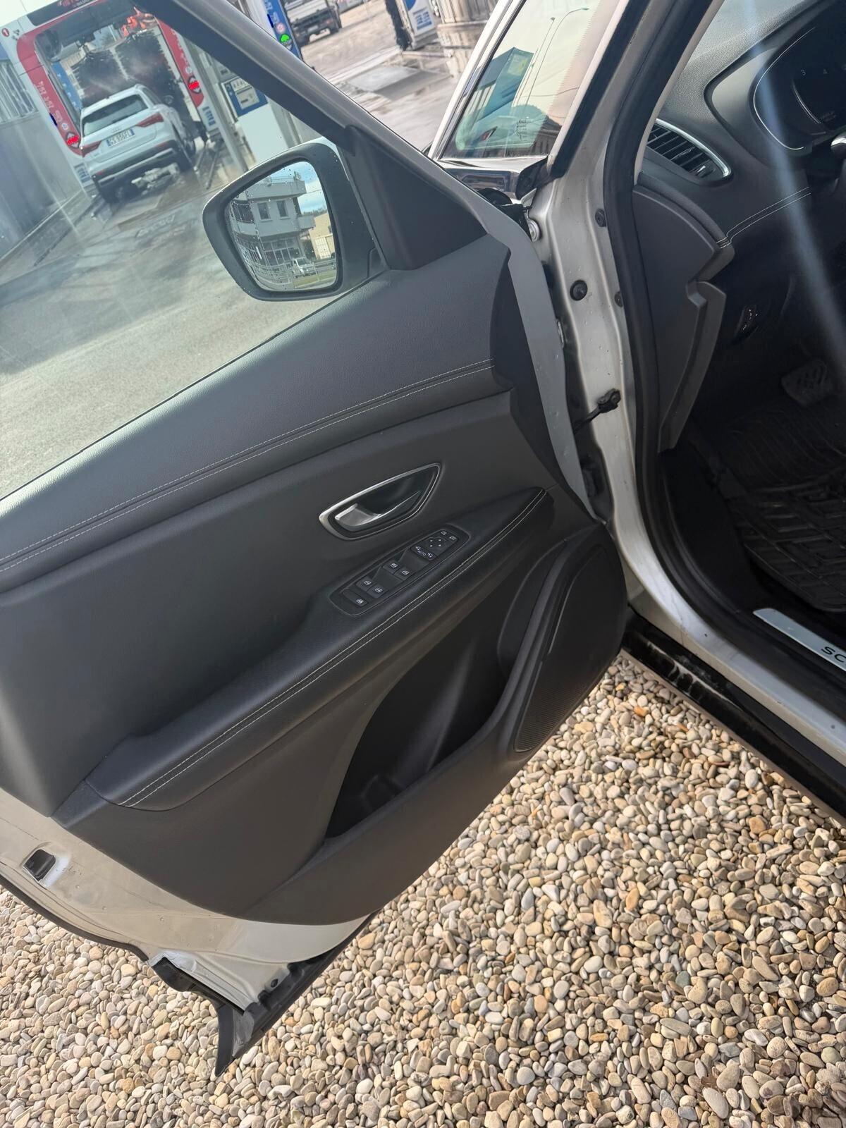 Renault Scenic DCI 8V 110CV EDC Energy Bose