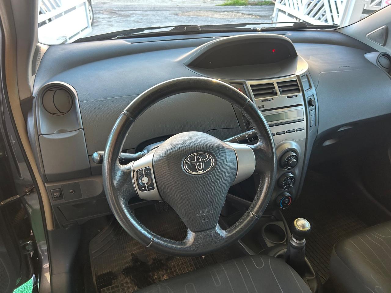 Toyota Yaris 1.0 5 porte