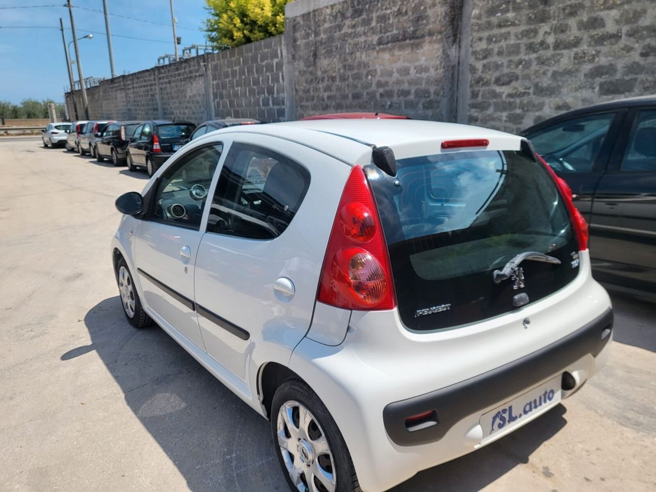Peugeot 107 2012 photo 2