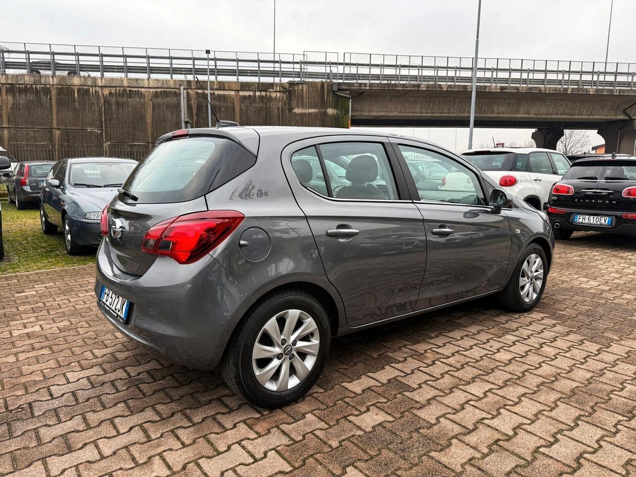 Opel Corsa 1.4 90CV GPL Tech 5 porte OK NEOPATENTATI