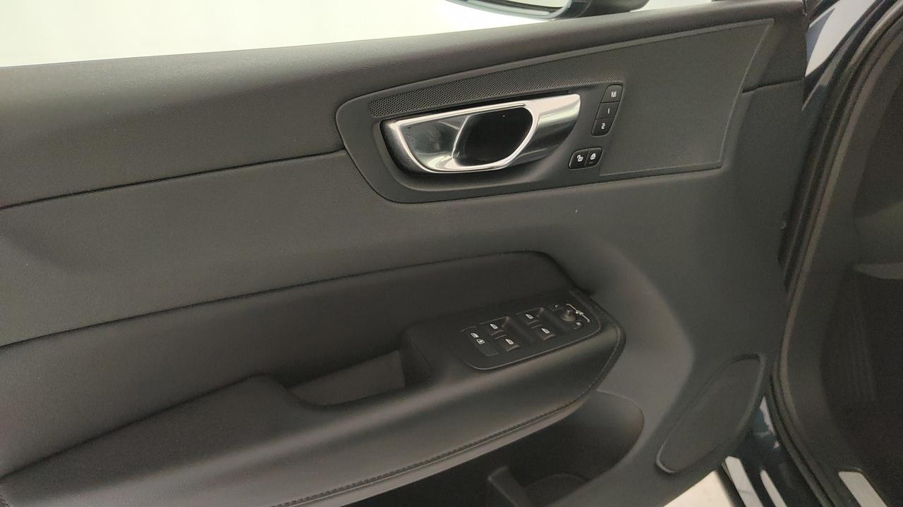 VOLVO XC60 II 2022 - XC60 2.0 b4 Ultimate Bright awd auto