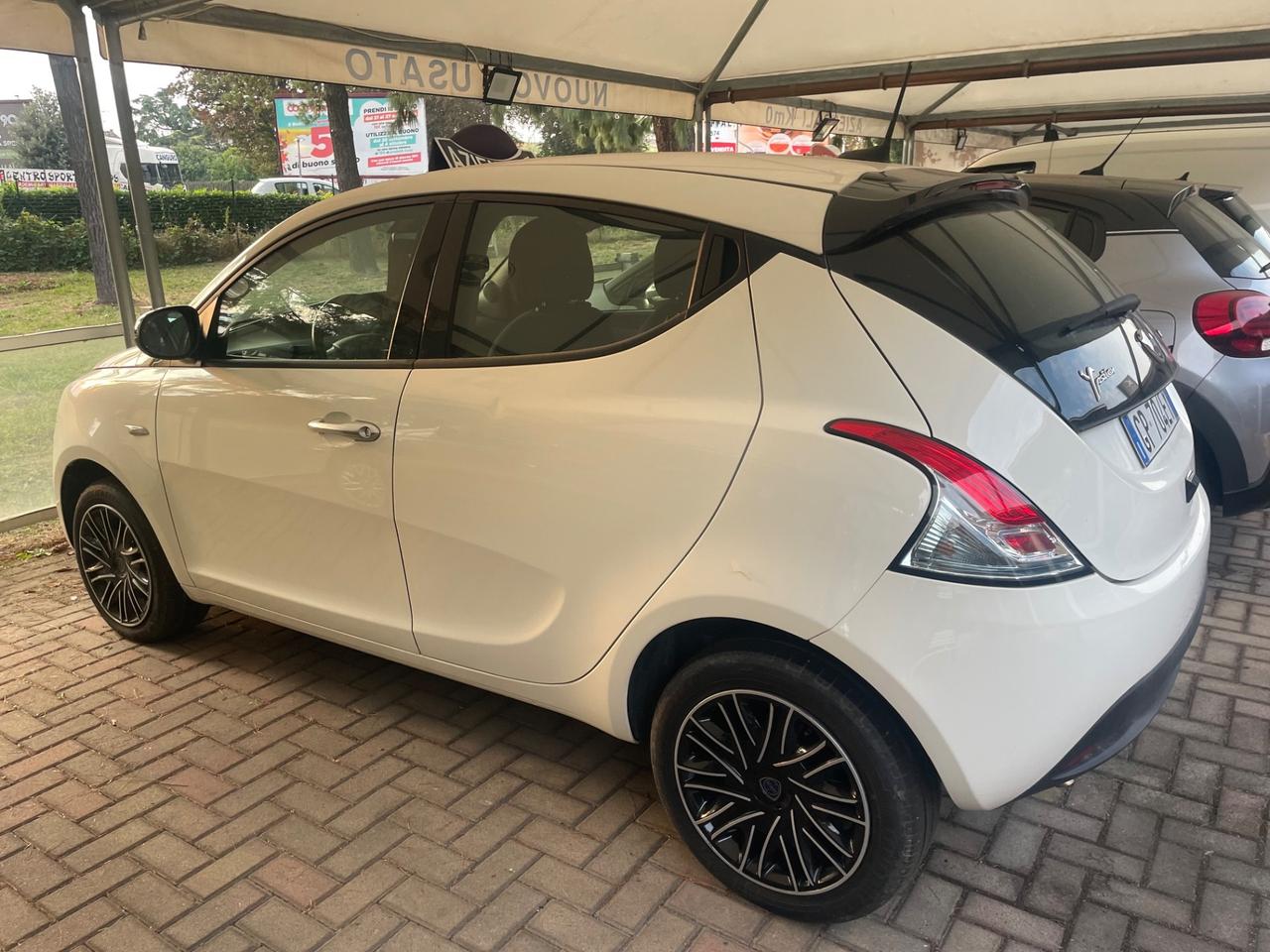 Lancia Ypsilon 1.0 FireFly 5 porte S&S Hybrid Alberta Ferretti