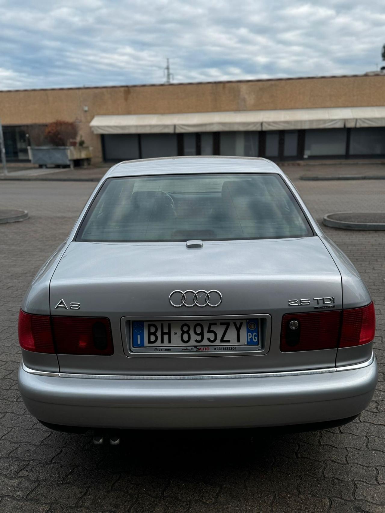 Audi A8 2.5 V6 TDI/180 CV cat quattro Tiptr.