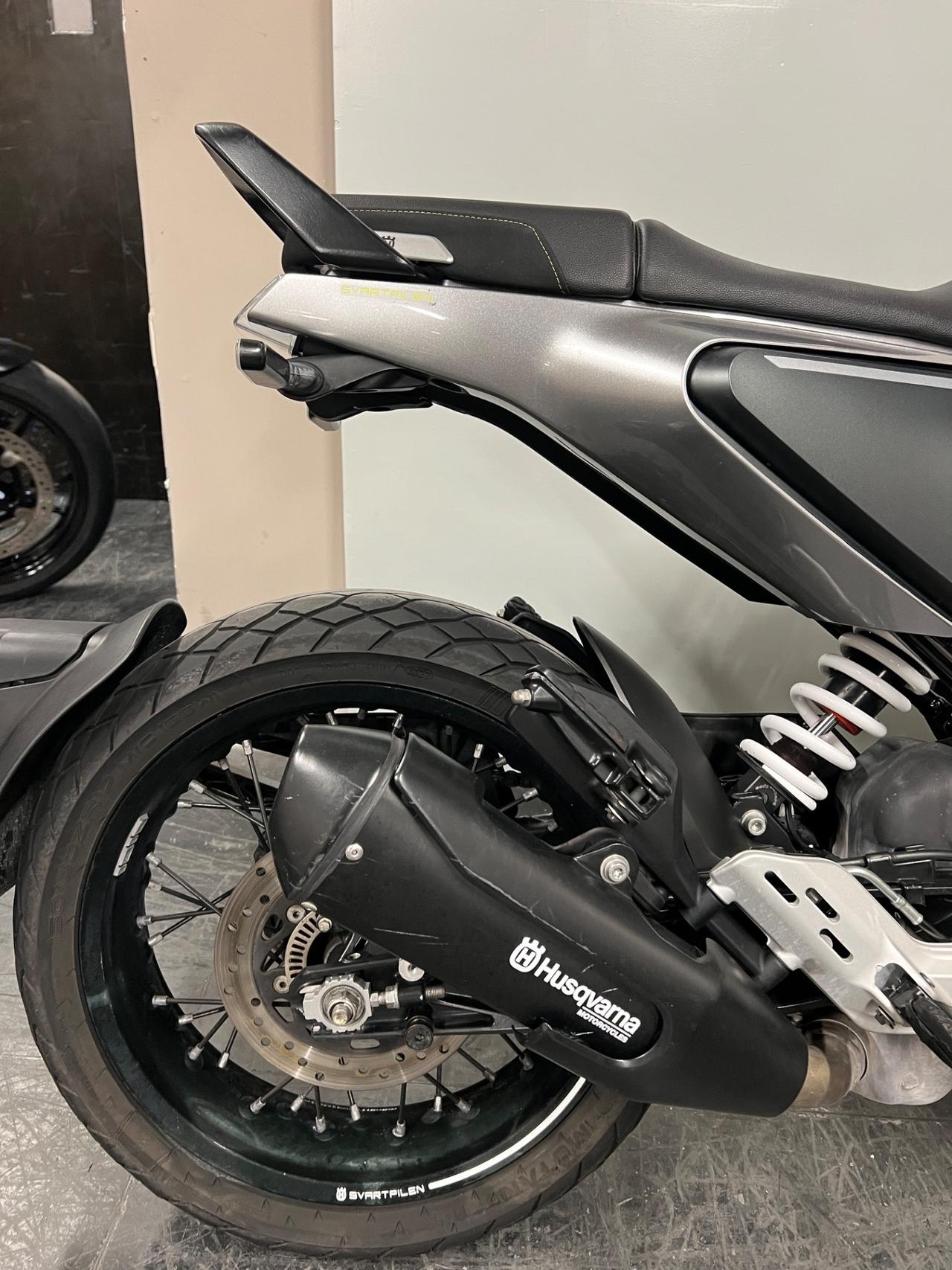 Husqvarna Svartpilen 401
