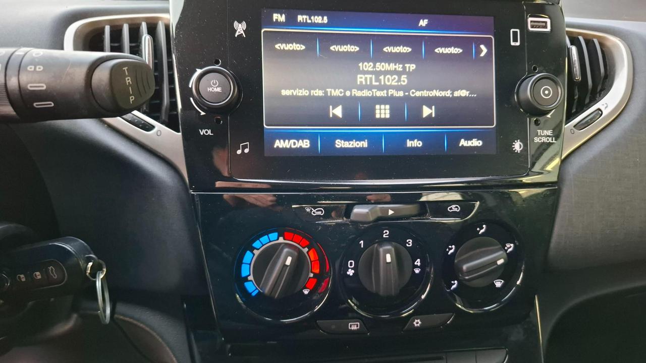 Lancia Ypsilon 5 Porte Ypsilon 1.0 firefly hybrid Gold s&s 70cv