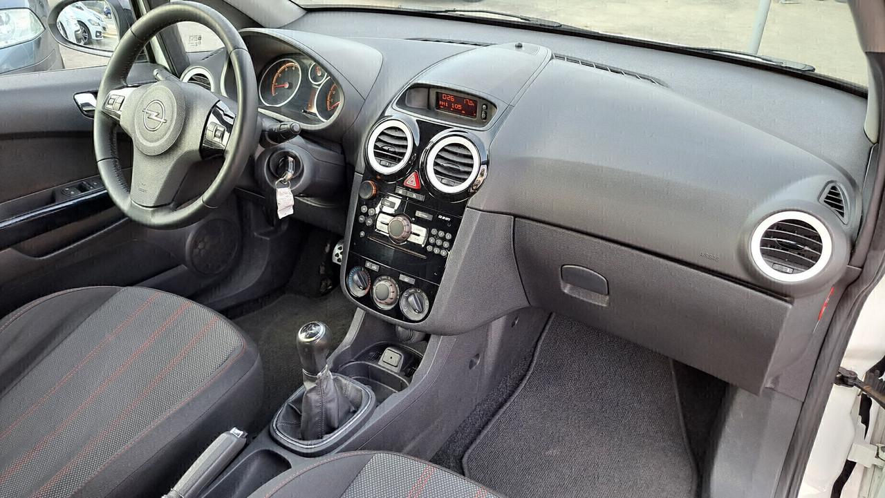 Opel Corsa 1.2 3 porte b-color