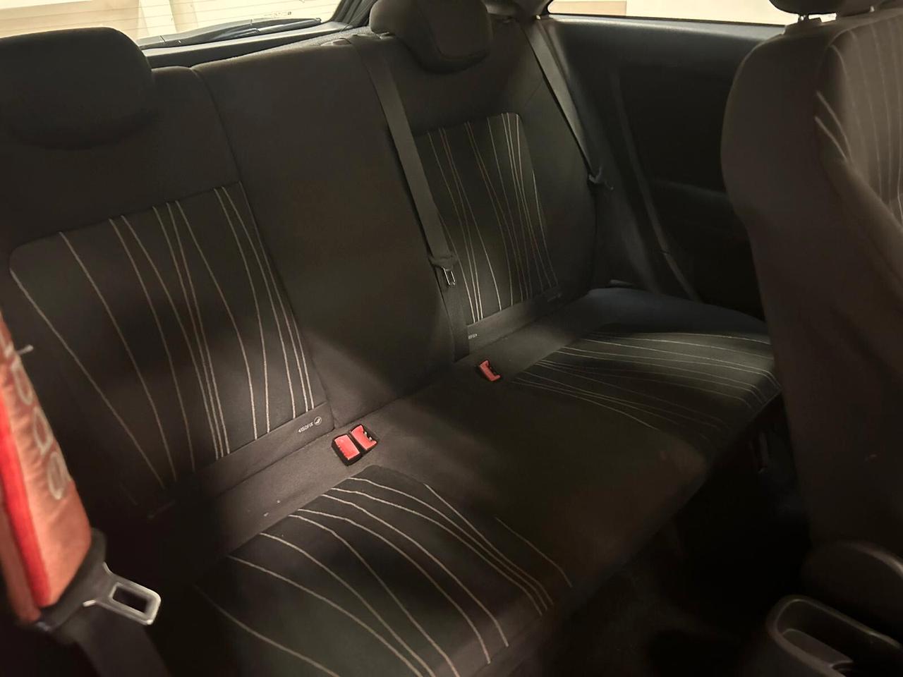 Opel Corsa 1.2 3 porte b-color