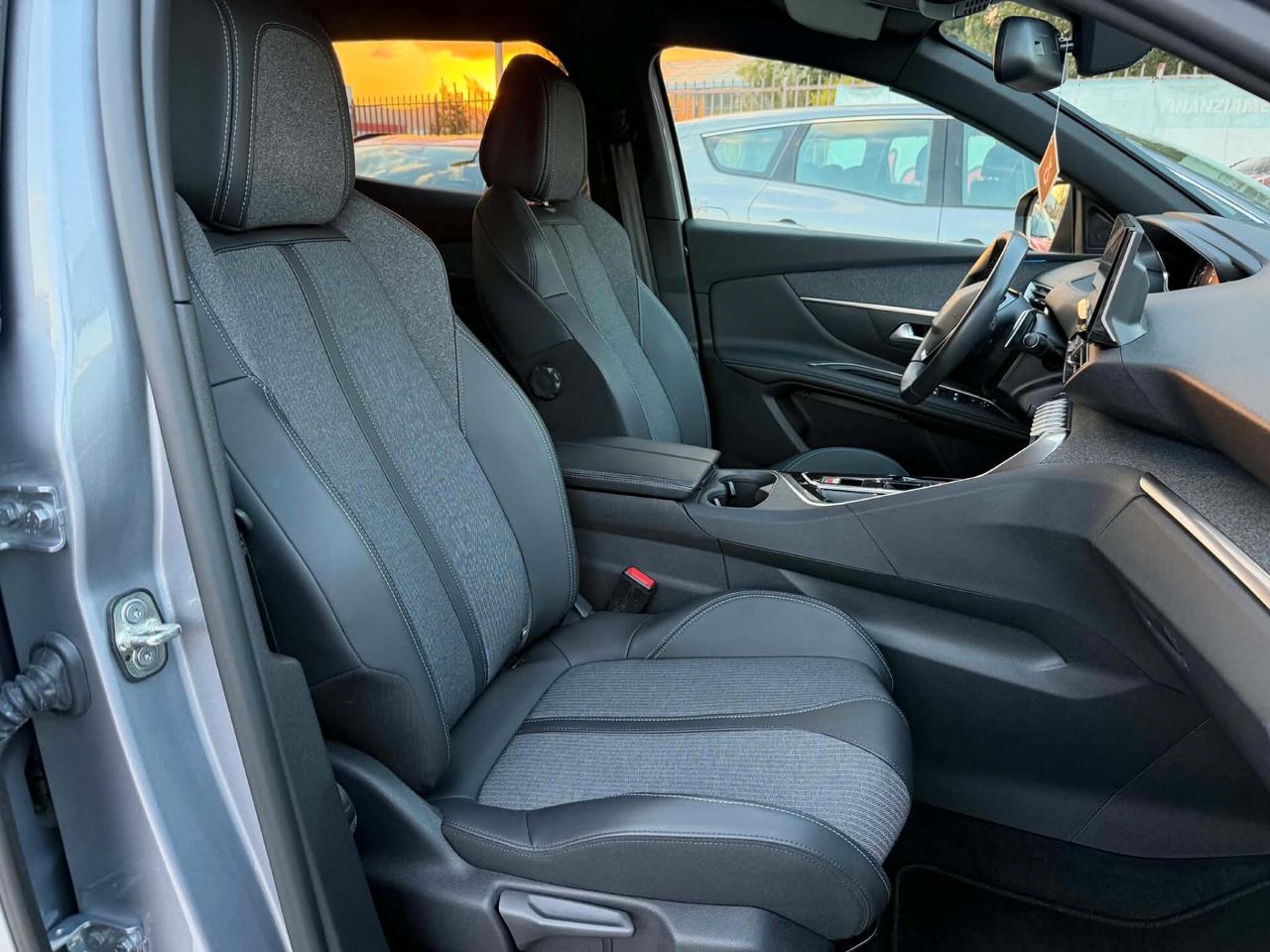 Peugeot 3008 1.5 130CV -AT8- ALLURE PACK