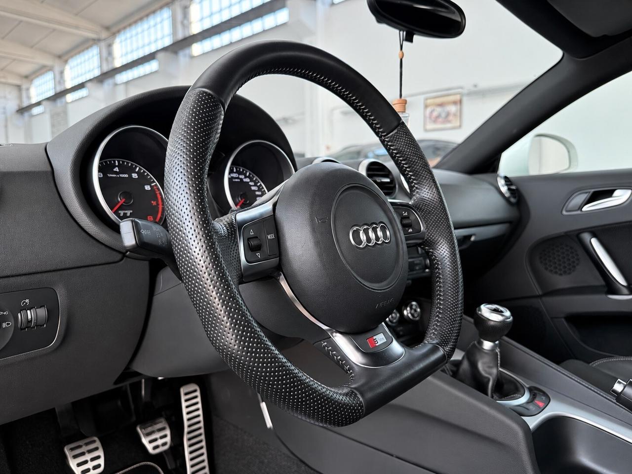 Audi TT Coupé 1.8 TFSI 160cv s-line