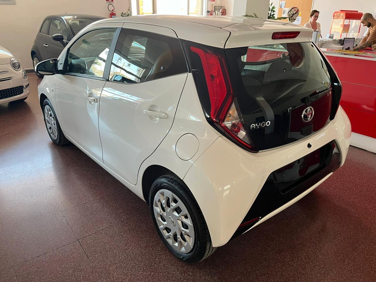 Toyota Aygo Connect 1.0 VVT-i 72 CV 5 porte x-play MMT