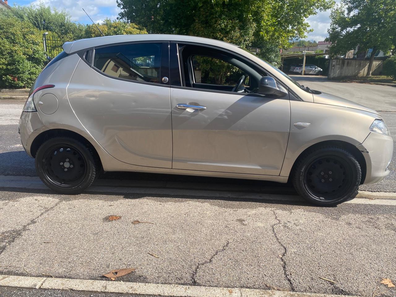 Lancia Ypsilon 1.2 69 CV 5 porte GPL Ecochic Silver