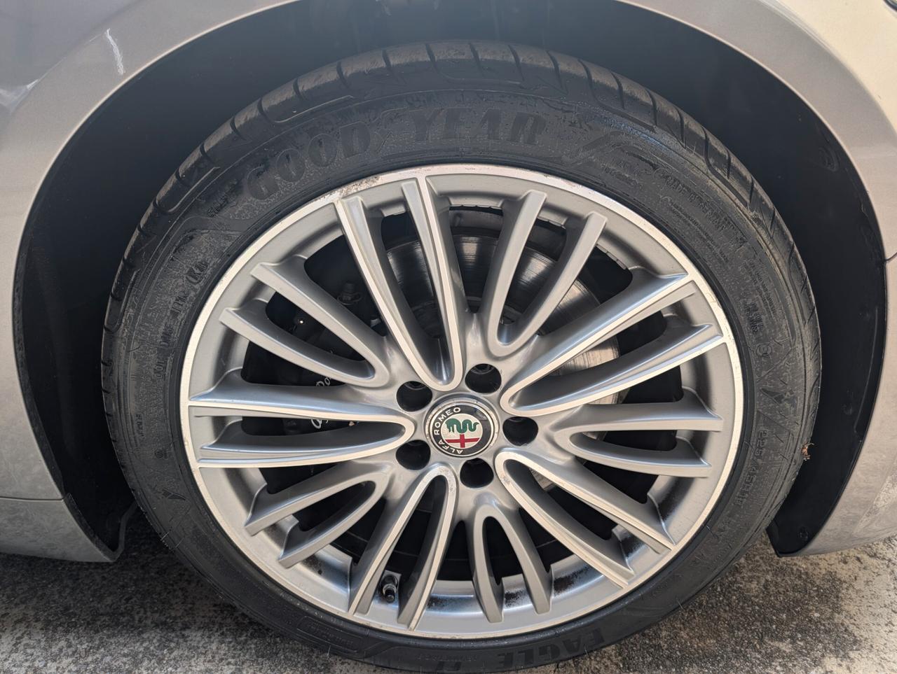 Alfa Romeo Giulia 2.2 Turbodiesel 210 CV AT8 AWD Q4 Veloce