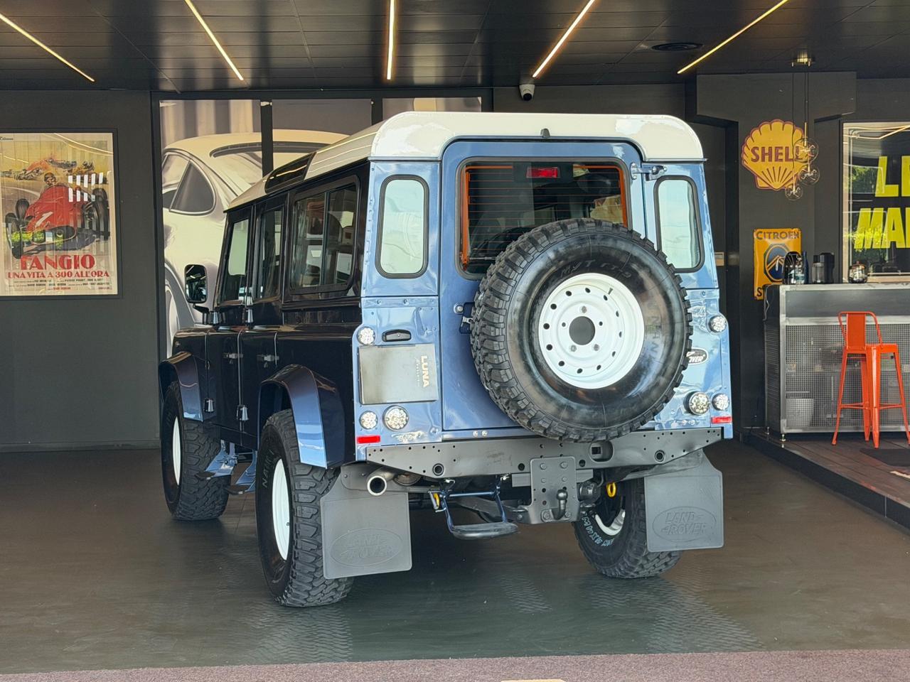 Land Rover Defender 110 2.4 TD4 Station Wagon "The World's Style"