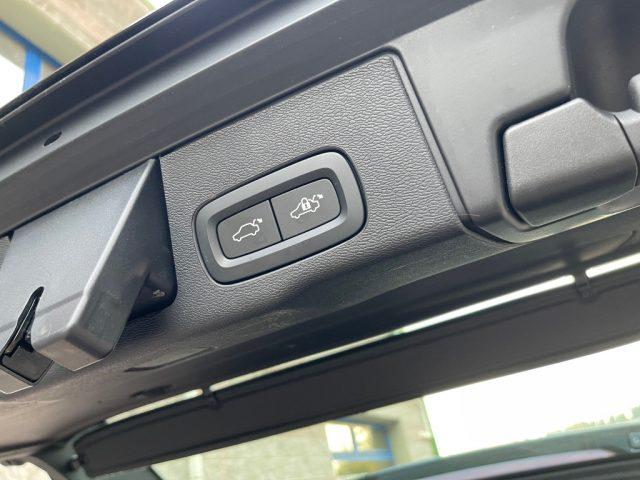 VOLVO XC60 2.0 B4 AWD AUTOMATICA CERCHI DA 19" FARI FULL LED