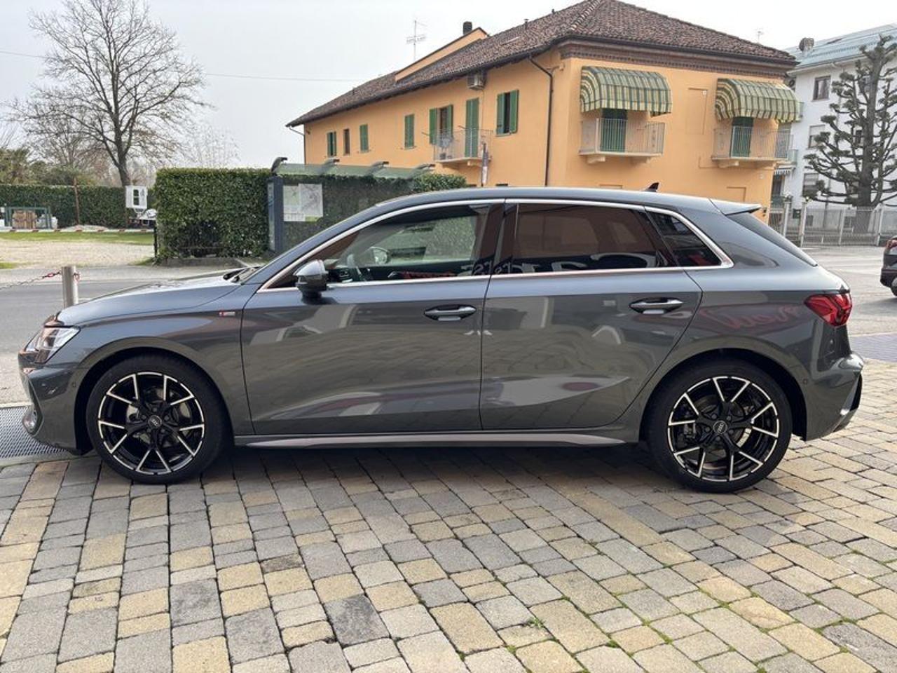 Audi A3 SPB TFSI 110 kW S tronic S line edition MATRIX