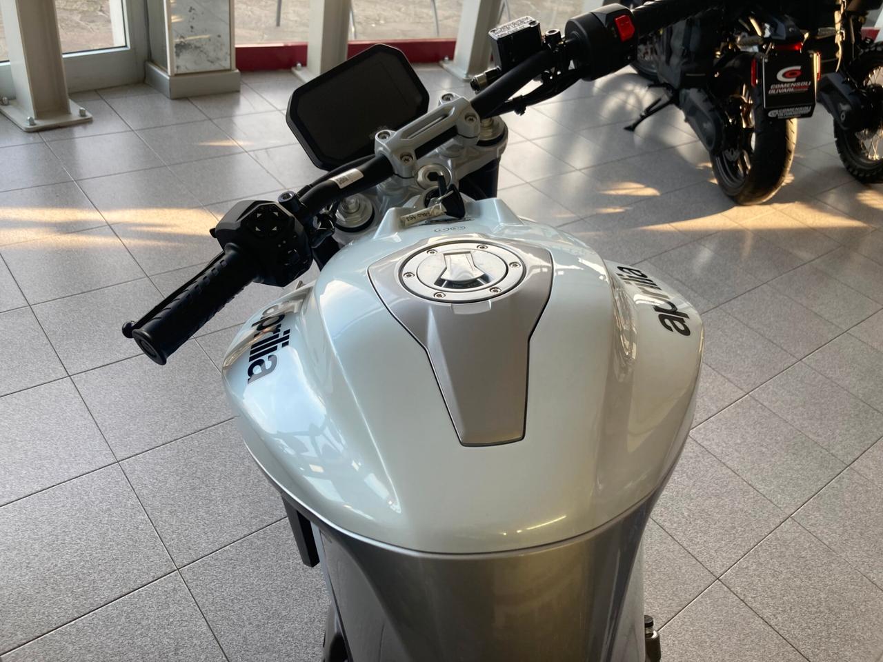 Aprilia Tuono Racing 2025 vari colori e modelli